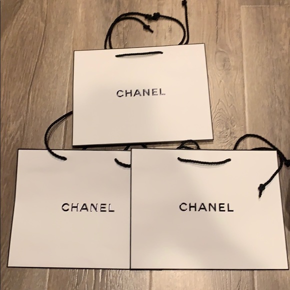 🎉1 hr sale 🎉Chanel paper bag - Picture 1 of 3